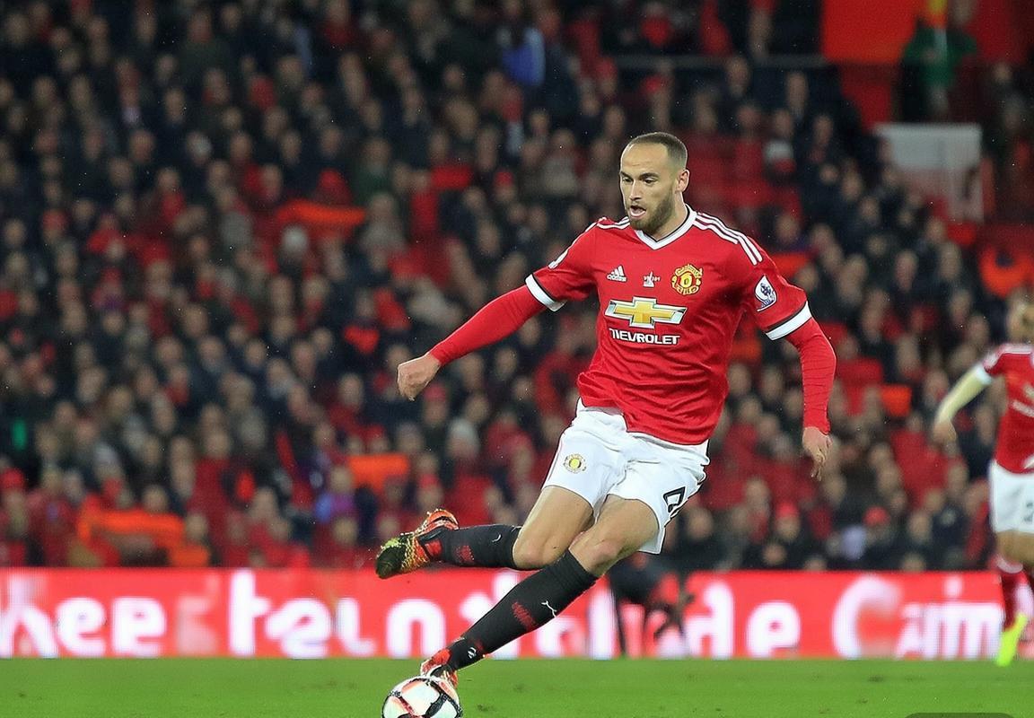 英超联赛：阿森纳爆冷失利，曼城紧追，曼联逼近前四，利物浦持续低迷